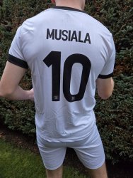 NĚMECKO - Musiala - bílo-černý