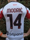  AC Milan - Modrič - bílo-černo-červený