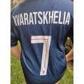  PSG - Kvaratskhelia - modro-bílo-červený